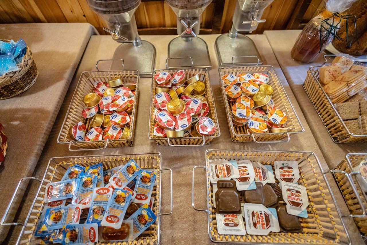 Hotel & Ristorante Serenella Breuil-Cervinia Eksteriør billede