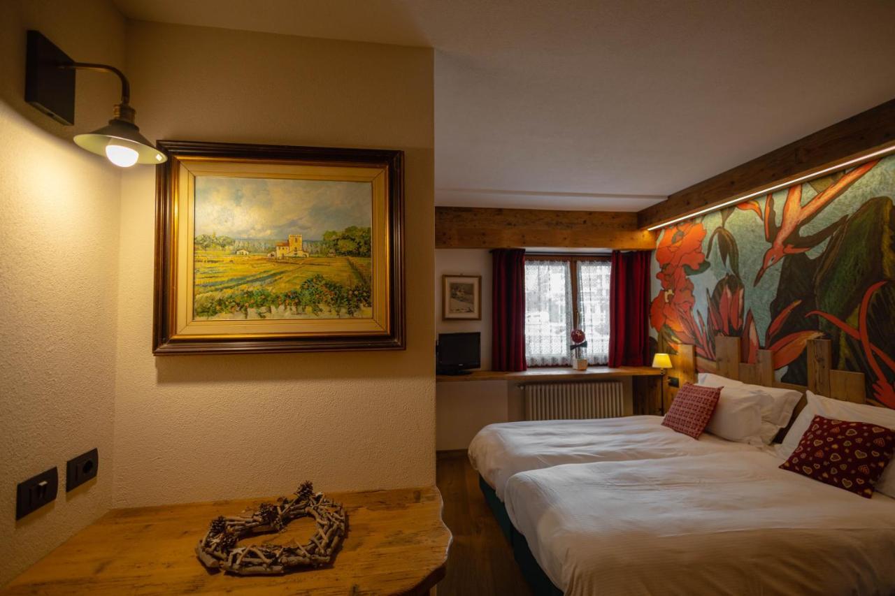 Hotel & Ristorante Serenella Breuil-Cervinia Eksteriør billede
