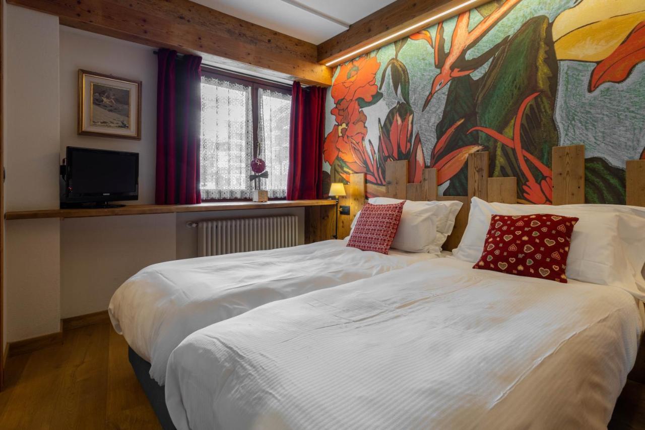 Hotel & Ristorante Serenella Breuil-Cervinia Eksteriør billede