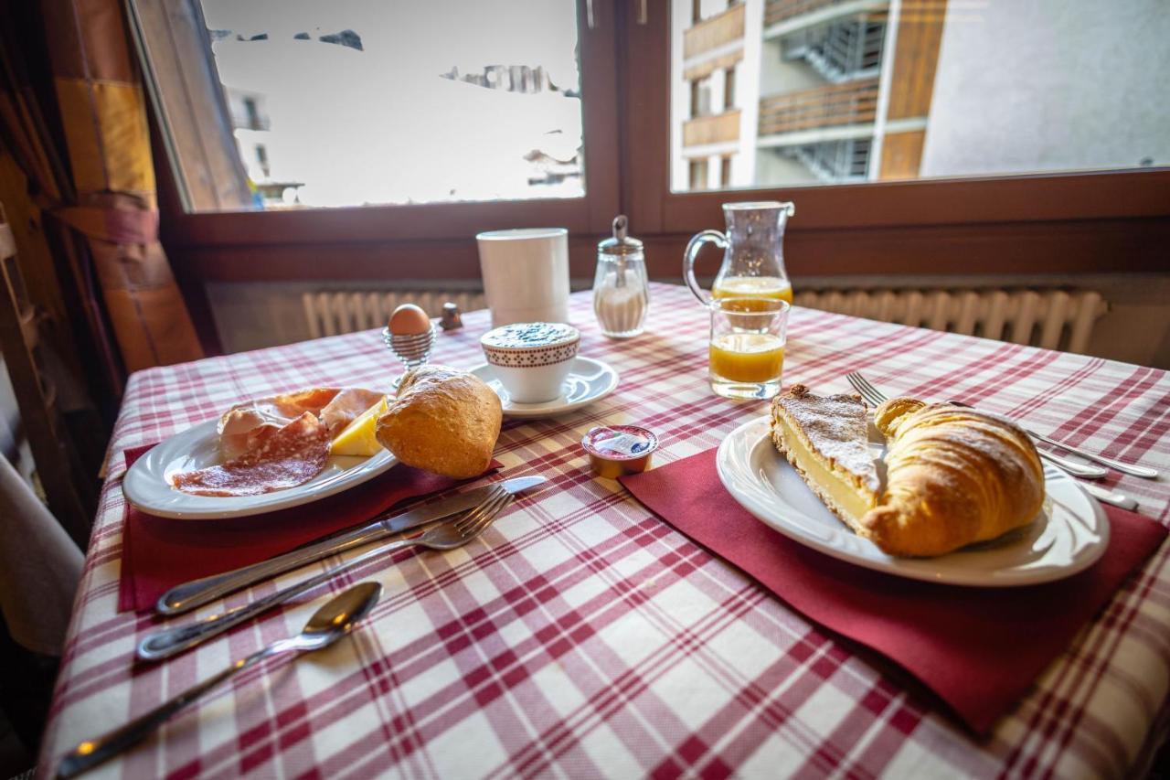 Hotel & Ristorante Serenella Breuil-Cervinia Eksteriør billede