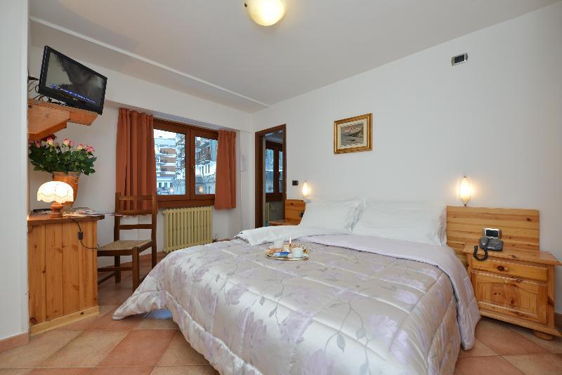 Hotel & Ristorante Serenella Breuil-Cervinia Eksteriør billede