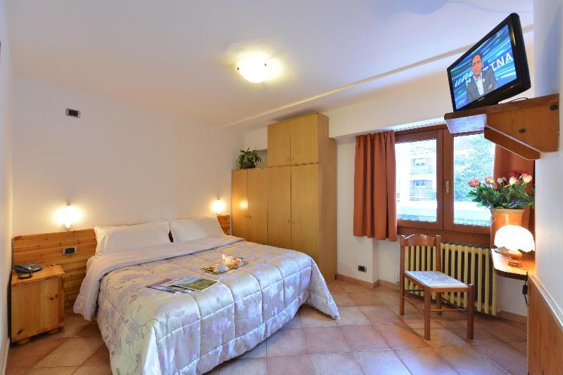 Hotel & Ristorante Serenella Breuil-Cervinia Eksteriør billede